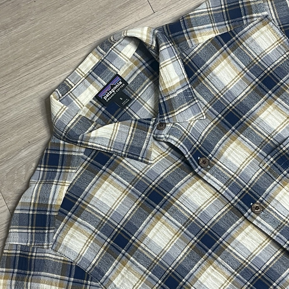 Patagonia Shirt Mens Size Small Multi Color Puckerware Button Up Short Sleeve